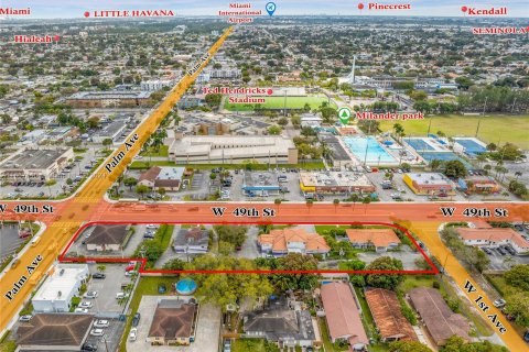 Propiedad comercial en venta en Hialeah, Florida № 1383572 - foto 2