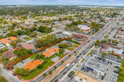 Propiedad comercial en venta en Hialeah, Florida № 1383572 - foto 4