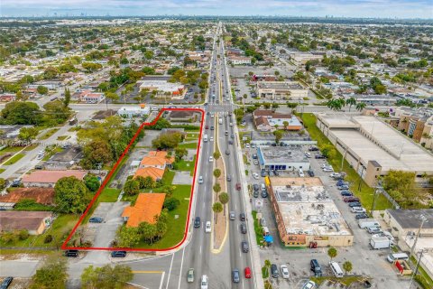 Propiedad comercial en venta en Hialeah, Florida № 1383572 - foto 5