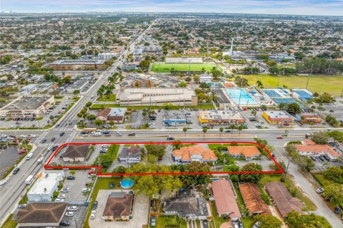 Propiedad comercial en venta en Hialeah, Florida № 1383572 - foto 6