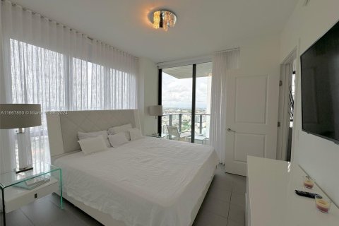 Condo in Miami, Florida, 2 bedrooms  № 1383575 - photo 12