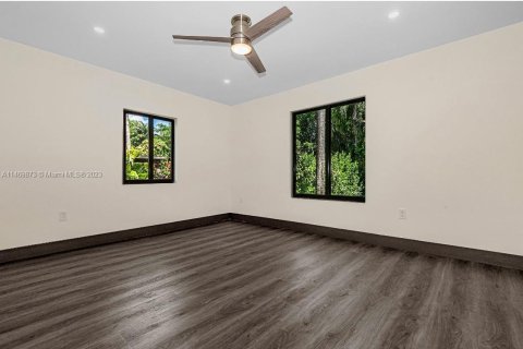 Villa ou maison à vendre à Biscayne Park, Floride: 5 chambres, 271.18 m2 № 780728 - photo 30