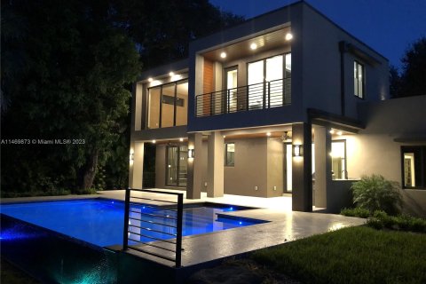 Villa ou maison à vendre à Biscayne Park, Floride: 5 chambres, 271.18 m2 № 780728 - photo 2