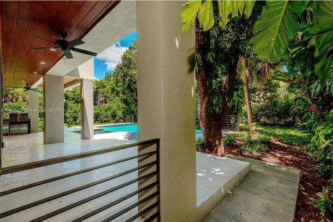 Villa ou maison à vendre à Biscayne Park, Floride: 5 chambres, 271.18 m2 № 780728 - photo 13