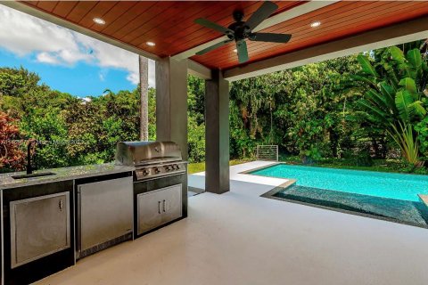 Villa ou maison à vendre à Biscayne Park, Floride: 5 chambres, 271.18 m2 № 780728 - photo 12