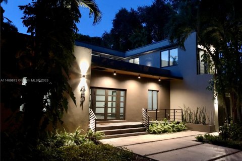 Villa ou maison à vendre à Biscayne Park, Floride: 5 chambres, 271.18 m2 № 780728 - photo 1