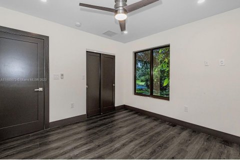 Casa en venta en Biscayne Park, Florida, 5 dormitorios, 271.18 m2 № 780728 - foto 27
