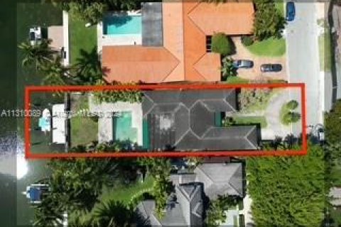 Villa ou maison à vendre à Surfside, Floride: 3 chambres, 191.01 m2 № 193503 - photo 6