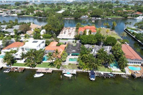 Villa ou maison à vendre à Surfside, Floride: 3 chambres, 191.01 m2 № 193503 - photo 5