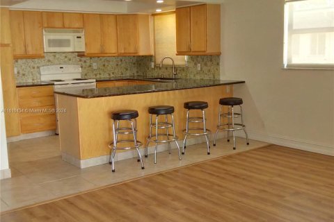 Condo in Fort Lauderdale, Florida, 2 bedrooms  № 1232646 - photo 4