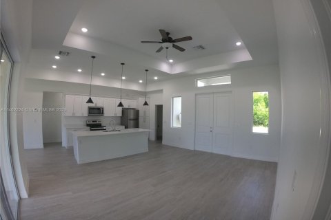 Casa en venta en Lehigh Acres, Florida, 3 dormitorios № 702886 - foto 7