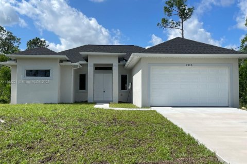 House in Lehigh Acres, Florida 3 bedrooms № 702886 - photo 1