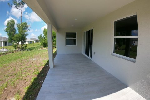 House in Lehigh Acres, Florida 3 bedrooms № 702886 - photo 28