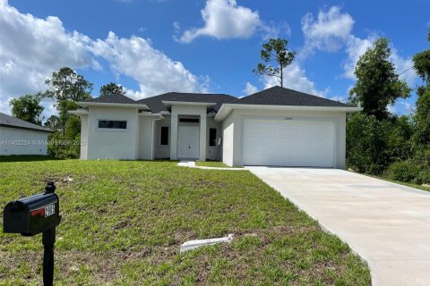 Casa en venta en Lehigh Acres, Florida, 3 dormitorios № 702886 - foto 2