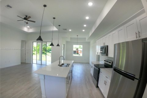 Villa ou maison à vendre à Lehigh Acres, Floride: 3 chambres № 702886 - photo 11