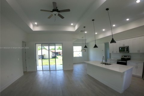 Villa ou maison à vendre à Lehigh Acres, Floride: 3 chambres № 702886 - photo 12