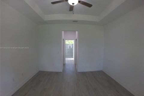 Casa en venta en Lehigh Acres, Florida, 3 dormitorios № 702886 - foto 14