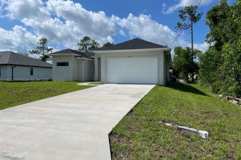 Casa en venta en Lehigh Acres, Florida, 3 dormitorios № 702886 - foto 4