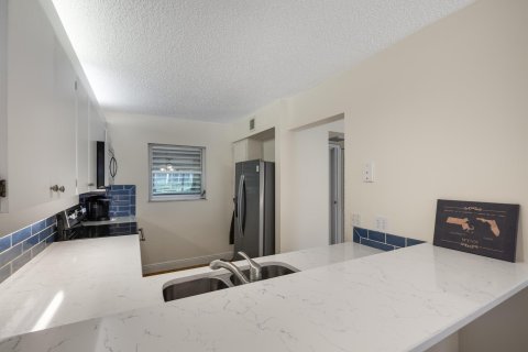 Condo in Stuart, Florida, 2 bedrooms  № 850267 - photo 17