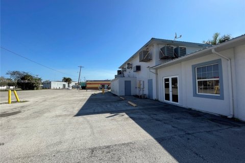 Commercial property in Clewiston, Florida № 1309681 - photo 3