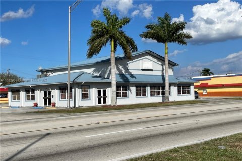 Commercial property in Clewiston, Florida № 1309681 - photo 1