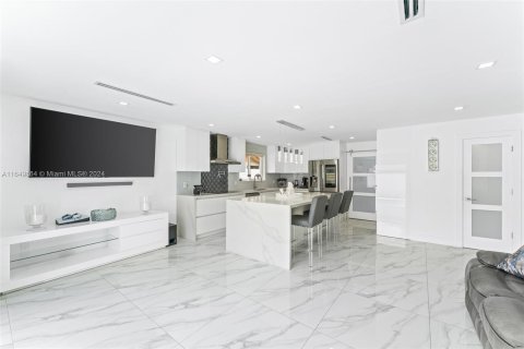 Casa en venta en Miami Lakes, Florida, 3 dormitorios, 185.71 m2 № 1332286 - foto 9