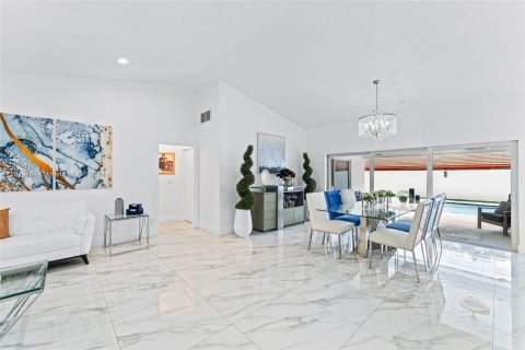 Casa en venta en Miami Lakes, Florida, 3 dormitorios, 185.71 m2 № 1332286 - foto 2