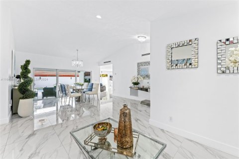 Casa en venta en Miami Lakes, Florida, 3 dormitorios, 185.71 m2 № 1332286 - foto 4