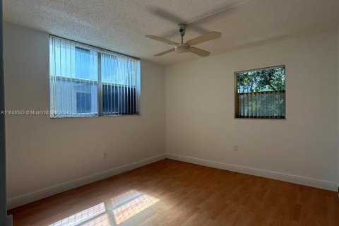 Condo in North Lauderdale, Florida, 2 bedrooms  № 1332214 - photo 14