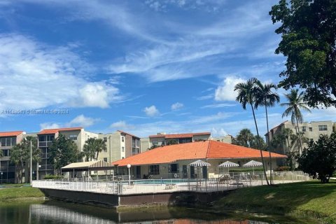 Condominio en alquiler en North Lauderdale, Florida, 2 dormitorios, 92.9 m2 № 1332214 - foto 3