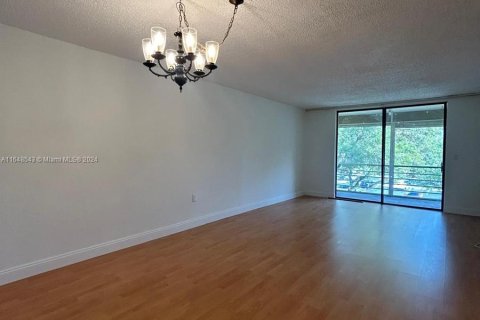 Condo in North Lauderdale, Florida, 2 bedrooms  № 1332214 - photo 7