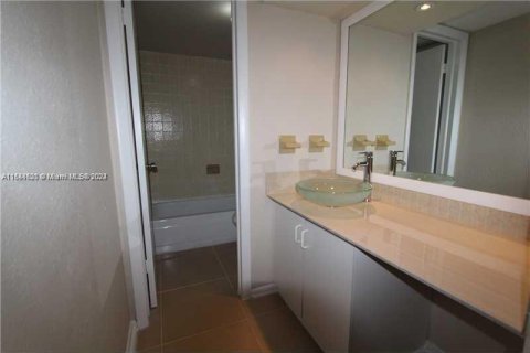 Condo in Hialeah, Florida, 1 bedroom  № 1331047 - photo 4