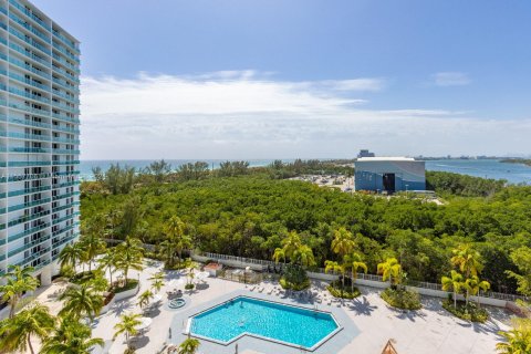 Condo in Sunny Isles Beach, Florida, 2 bedrooms  № 1362402 - photo 2