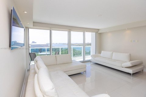 Condo in Sunny Isles Beach, Florida, 2 bedrooms  № 1362402 - photo 28