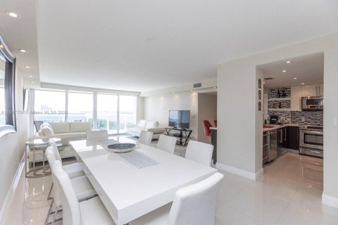 Condo in Sunny Isles Beach, Florida, 2 bedrooms  № 1362402 - photo 21