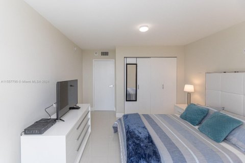 Condo in Sunny Isles Beach, Florida, 2 bedrooms  № 1362402 - photo 12