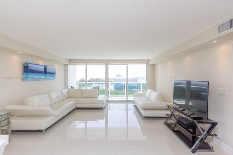 Condo in Sunny Isles Beach, Florida, 2 bedrooms  № 1362402 - photo 19