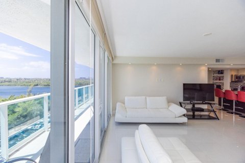 Condo in Sunny Isles Beach, Florida, 2 bedrooms  № 1362402 - photo 27