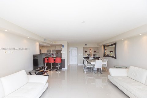 Condo in Sunny Isles Beach, Florida, 2 bedrooms  № 1362402 - photo 24