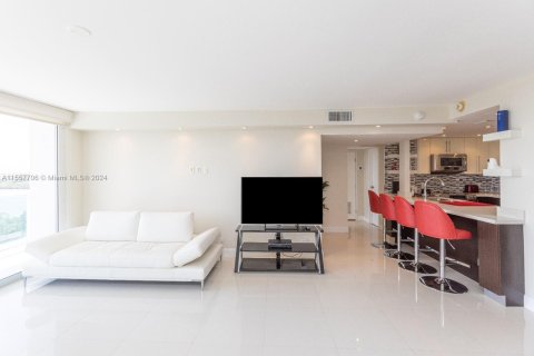 Condo in Sunny Isles Beach, Florida, 2 bedrooms  № 1362402 - photo 29