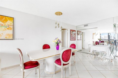 Condo in Aventura, Florida, 2 bedrooms  № 1411947 - photo 11