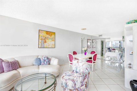 Condo in Aventura, Florida, 2 bedrooms  № 1411947 - photo 10