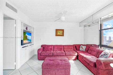 Condo in Aventura, Florida, 2 bedrooms  № 1411947 - photo 13