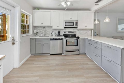 Casa en venta en Hollywood, Florida, 3 dormitorios, 132.85 m2 № 1418273 - foto 3