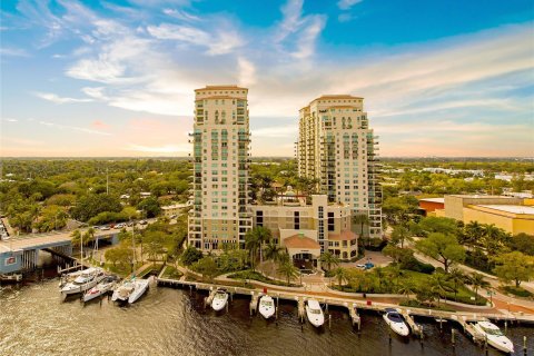 Condo in Fort Lauderdale, Florida, 2 bedrooms  № 1182170 - photo 1