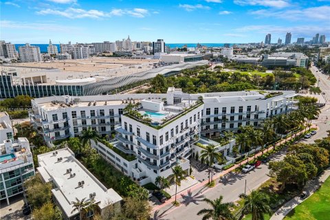 Condo in Miami Beach, Florida, 1 bedroom  № 1147521 - photo 23