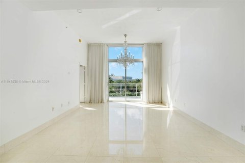 Condo in Miami Beach, Florida, 1 bedroom  № 1147521 - photo 1