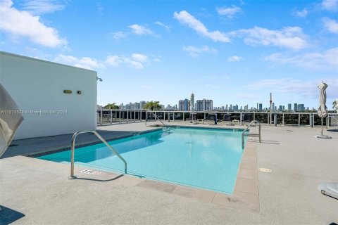 Condo in Miami Beach, Florida, 1 bedroom  № 1147521 - photo 21