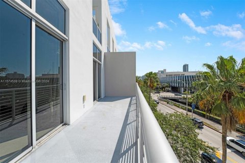 Condo in Miami Beach, Florida, 1 bedroom  № 1147521 - photo 15