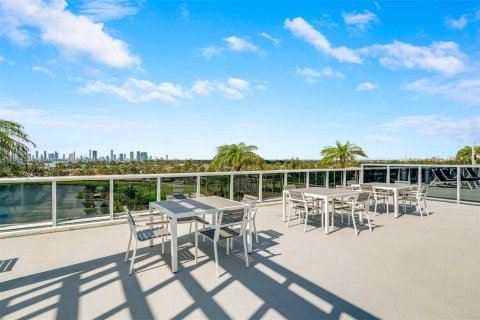 Condominio en venta en Miami Beach, Florida, 1 dormitorio, 89.74 m2 № 1147521 - foto 20